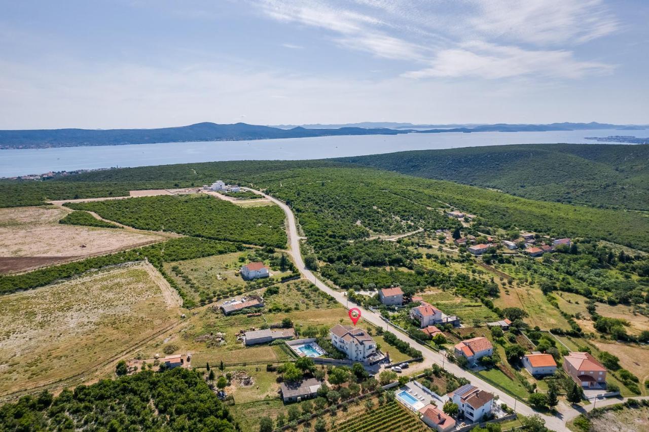 Apartman Strmota S Bazenom Sveti Filip i Jakov Zewnętrze zdjęcie