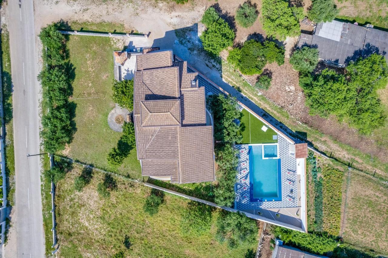 Apartman Strmota S Bazenom Sveti Filip i Jakov Zewnętrze zdjęcie