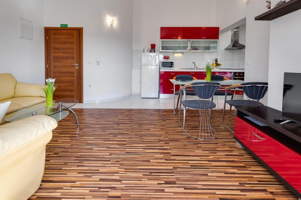 Apartman Strmota S Bazenom Sveti Filip i Jakov Zewnętrze zdjęcie