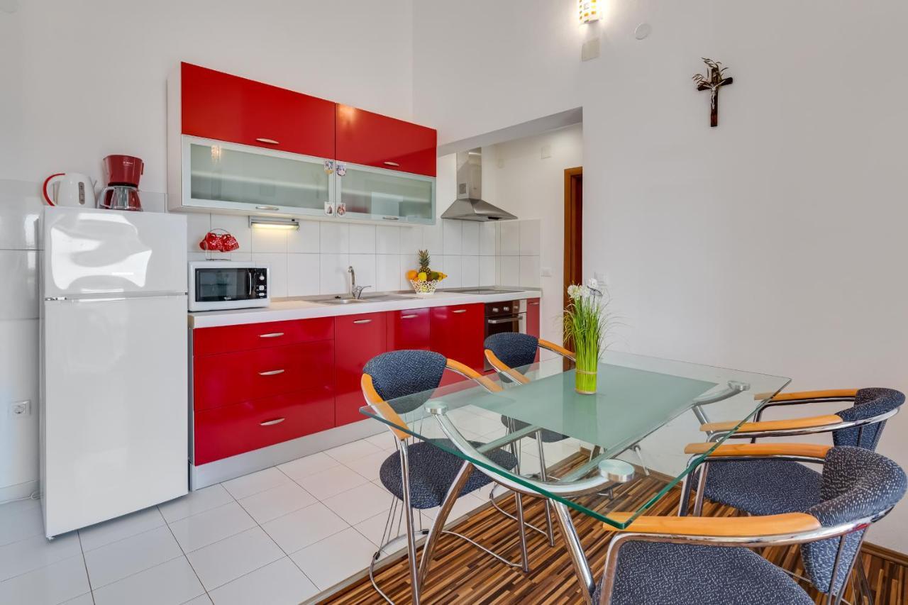 Apartman Strmota S Bazenom Sveti Filip i Jakov Zewnętrze zdjęcie