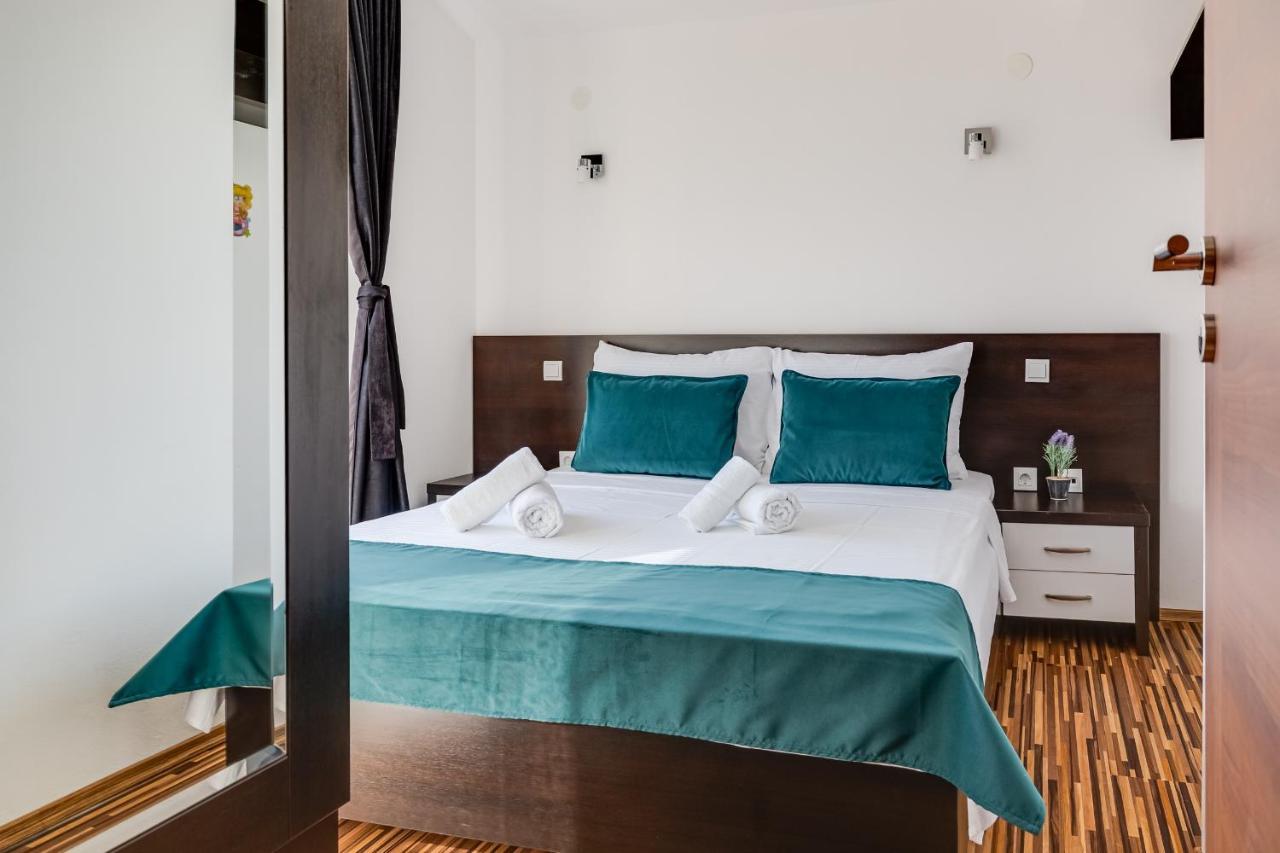 Apartman Strmota S Bazenom Sveti Filip i Jakov Zewnętrze zdjęcie