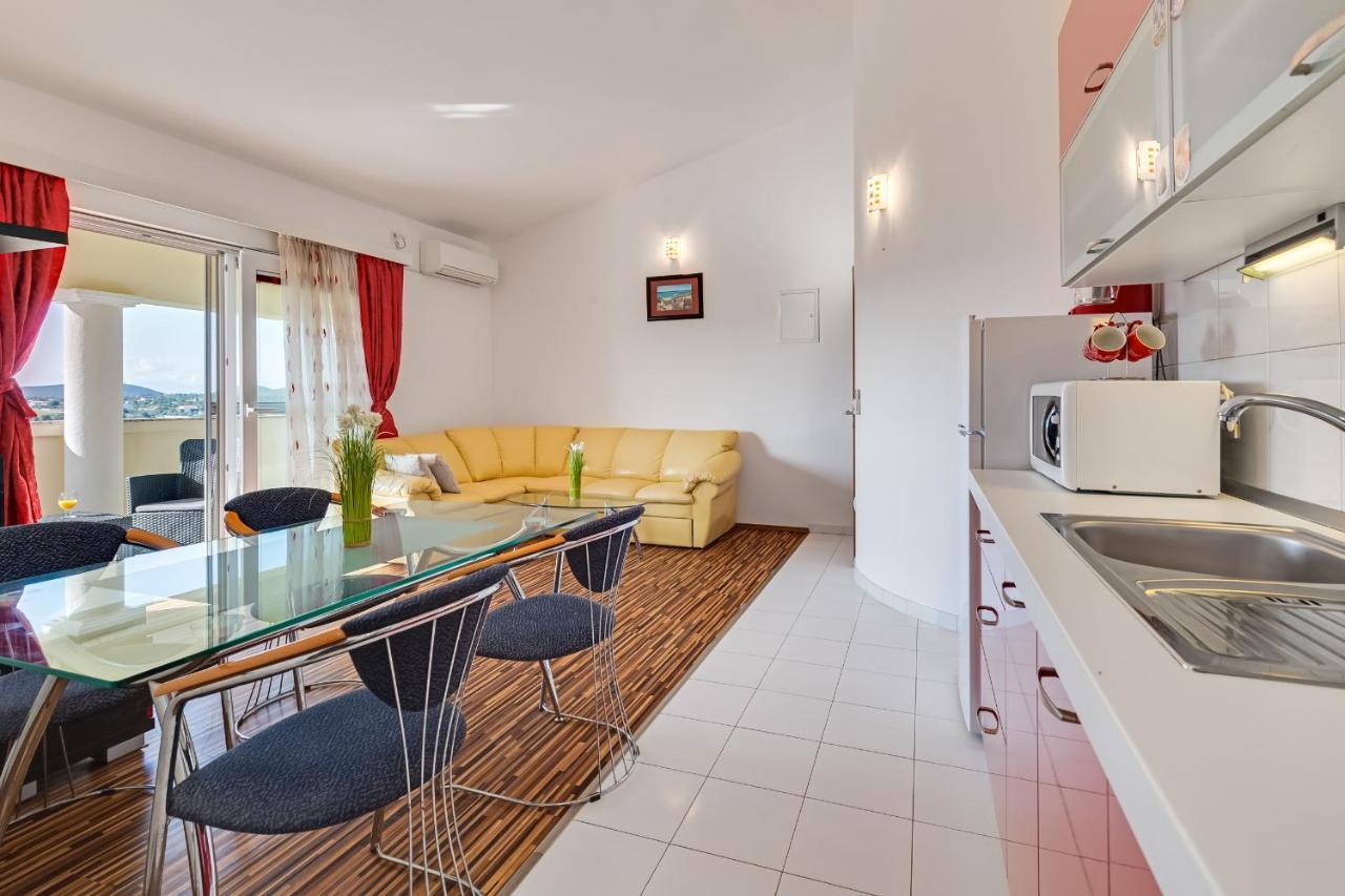 Apartman Strmota S Bazenom Sveti Filip i Jakov Zewnętrze zdjęcie
